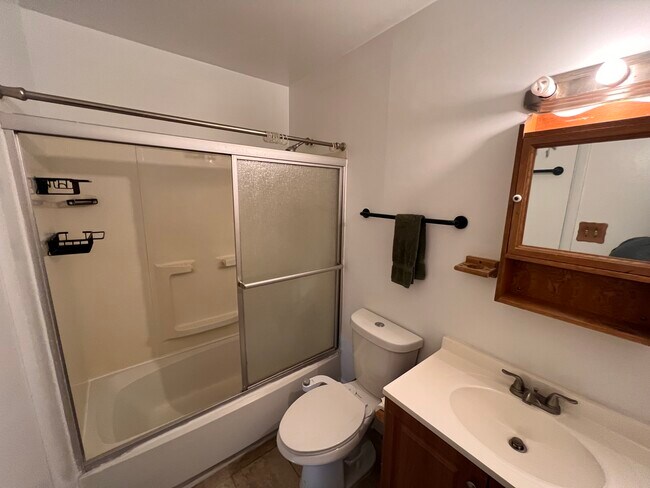 Building Photo - 7551 Woodbine Dr