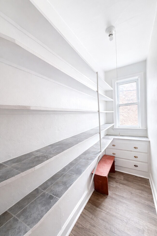 Building Photo - 2729 W Hirsch St