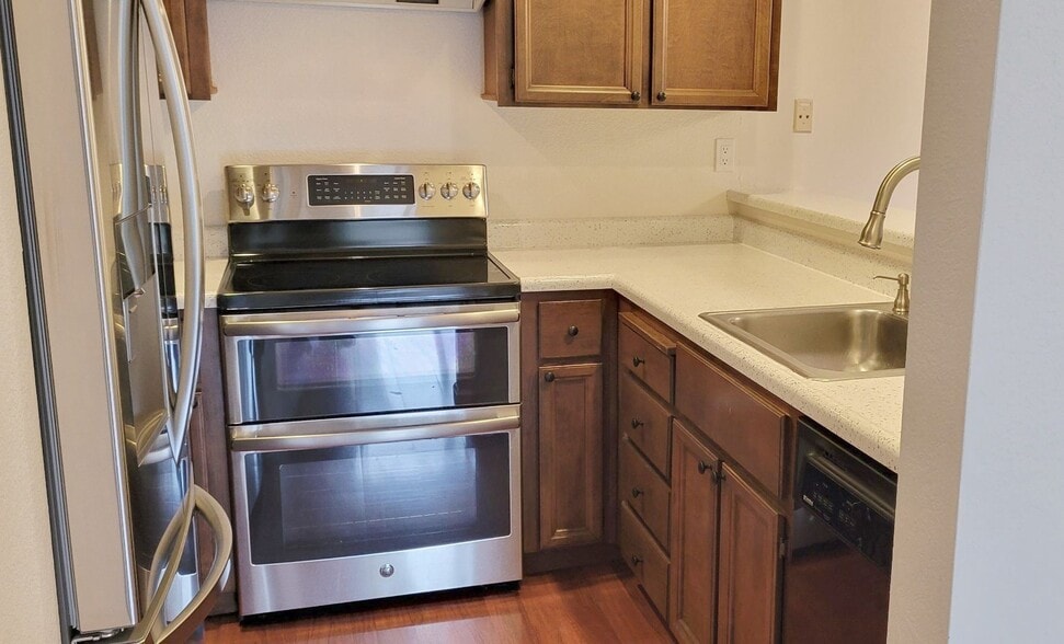 Kitchen - 2008 La Terrace Cir