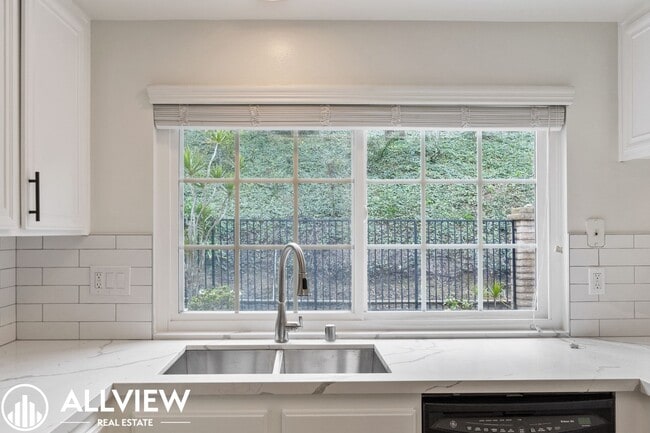 Building Photo - Spacious 4 bed, 2.5 bath Home Available Now in the Turtle Rock community