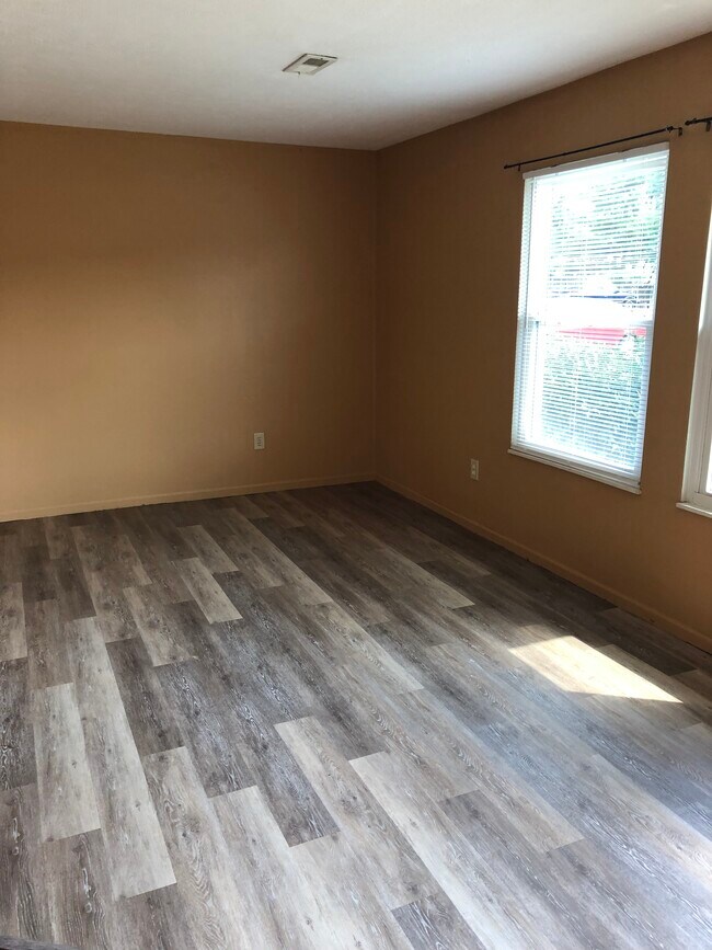 Family Room - 1549 Whitehall Blvd