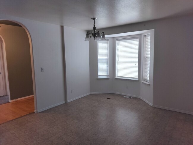 Building Photo - 1415 Chelsey Cir