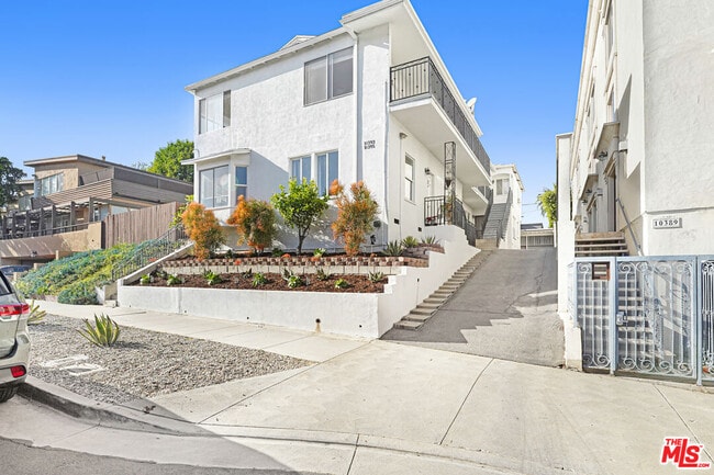 Building Photo - 10393 Almayo Ave