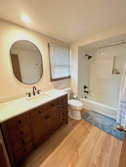 Building Photo - 4880 S 69th St