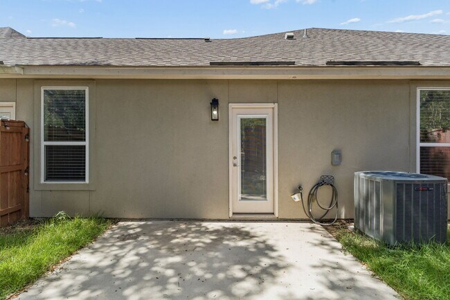 Building Photo - 154 Magnolia Cir
