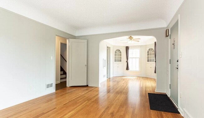 Building Photo - 6613 N Amherst St