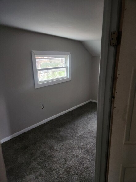 Building Photo - 118 E Cayuga St