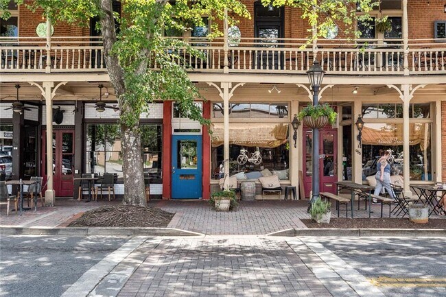 Building Photo - 390 Hembree Rd