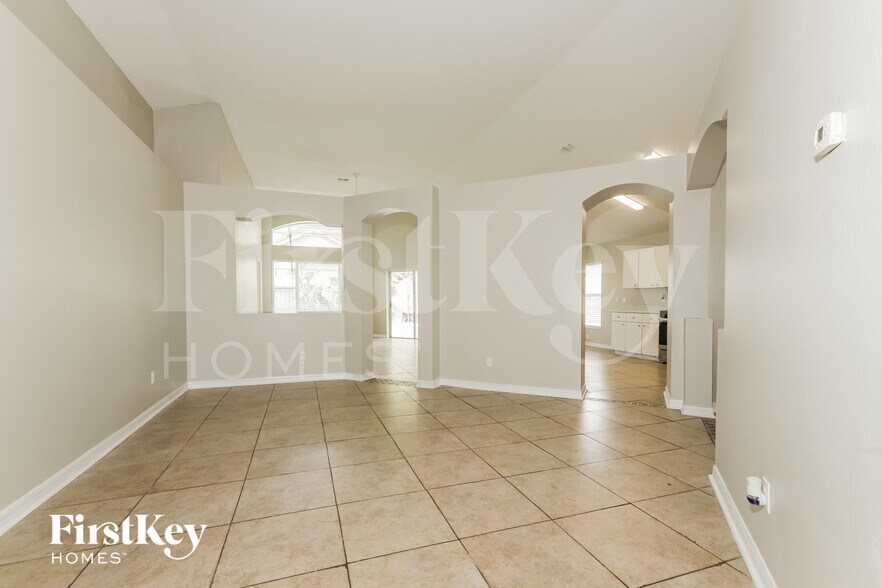 Building Photo - 1403 Scotch Pine Dr