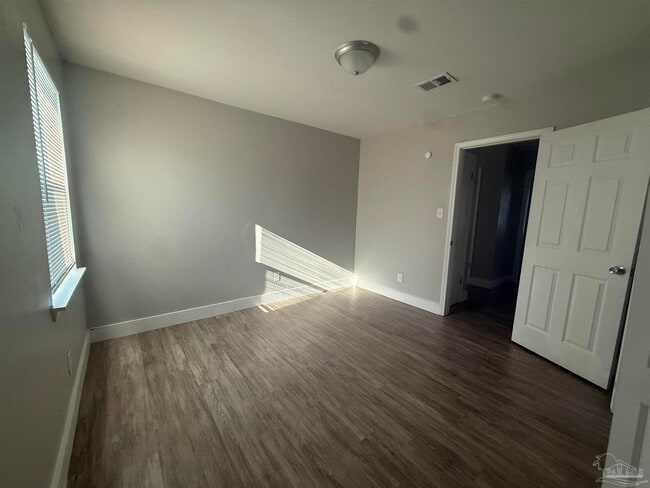 Building Photo - 1420 Langley Ave