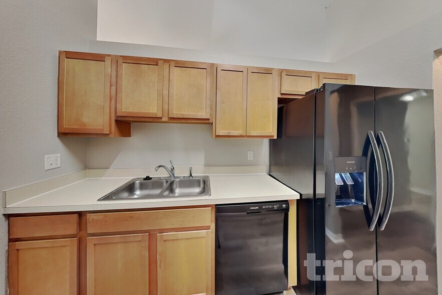 Building Photo - 8 Matricaria Ct
