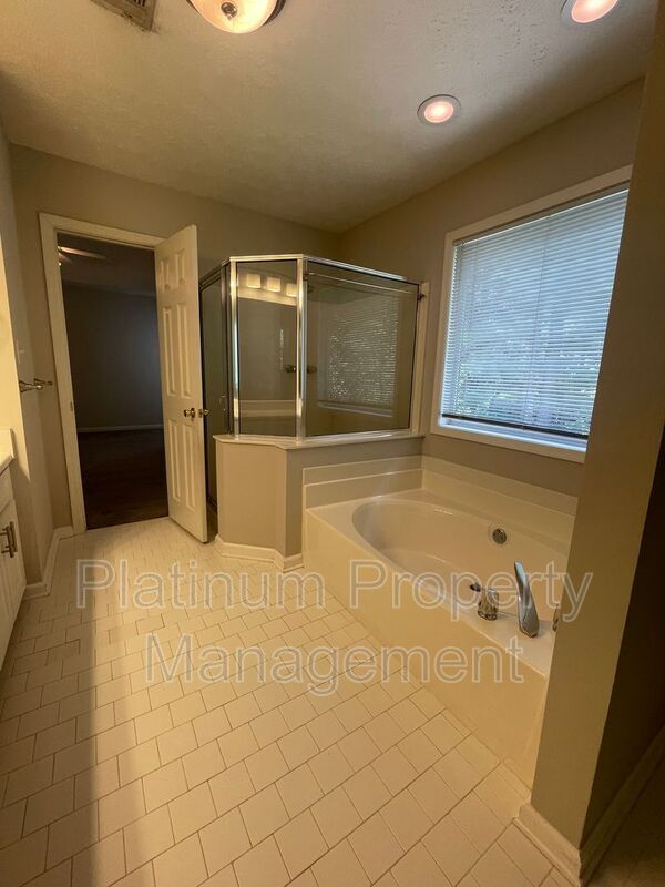 Building Photo - 1020 Twin Brook Ct NW