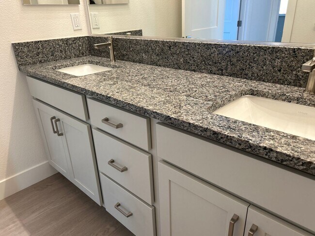 Building Photo - Coming soon! 2 bed 1 bath townhome with attached garage