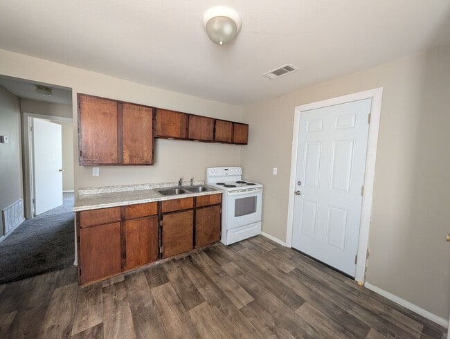 Building Photo - 2 Bedroom House in Pryor