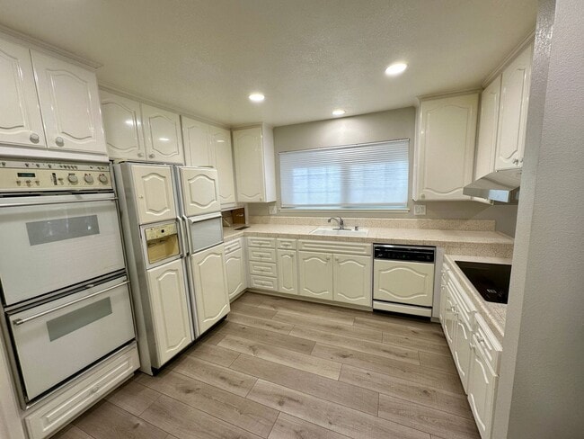 Building Photo - Cupertino Hills