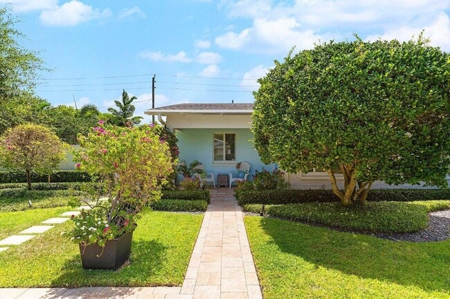 Building Photo - 340 NE 7th Ave