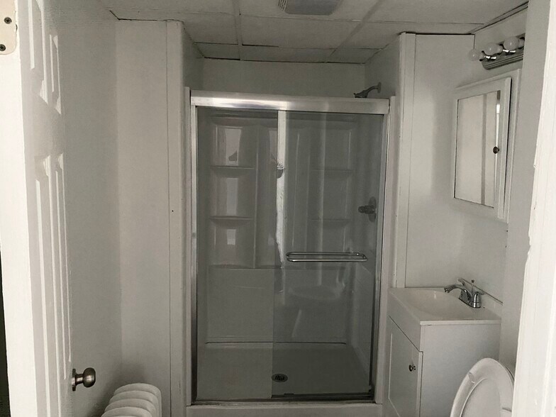 bathroom - 72 Cleveland Ave
