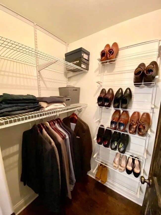 Building Photo - Beautiful 2-bedroom & 2-Bathroom Condo in ...