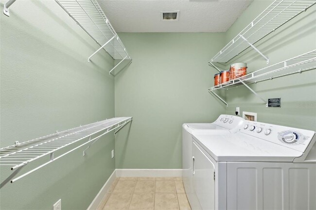 Building Photo - 100 S Eola Dr