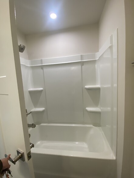 Building Photo - 1343 Crescent Ridge Dr