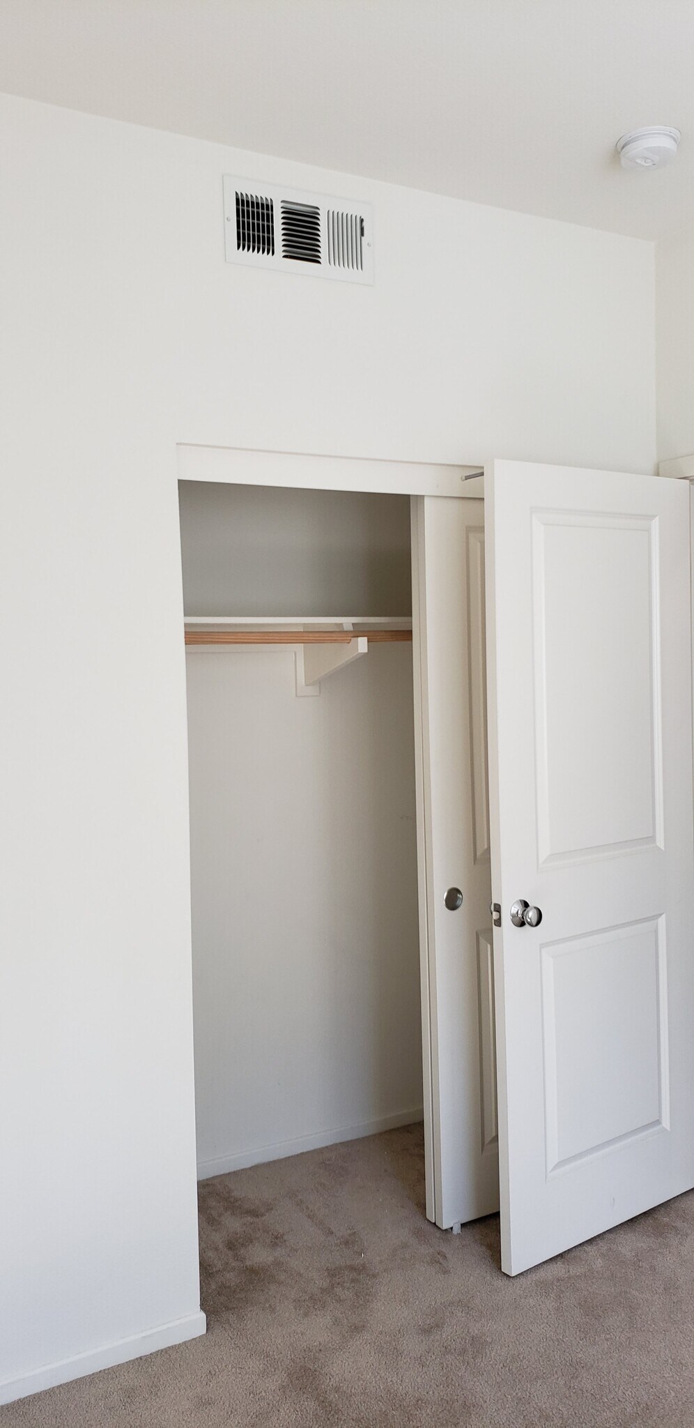 1st floor closet - 315 Royal Gln