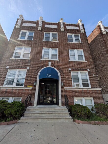 Building Photo - 729 Avenue A