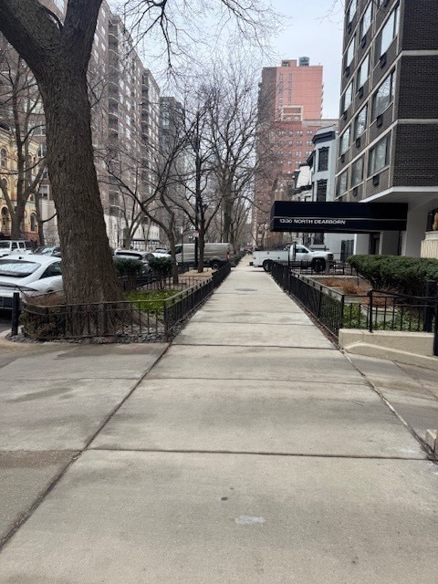 Building Photo - 1340 N Dearborn St