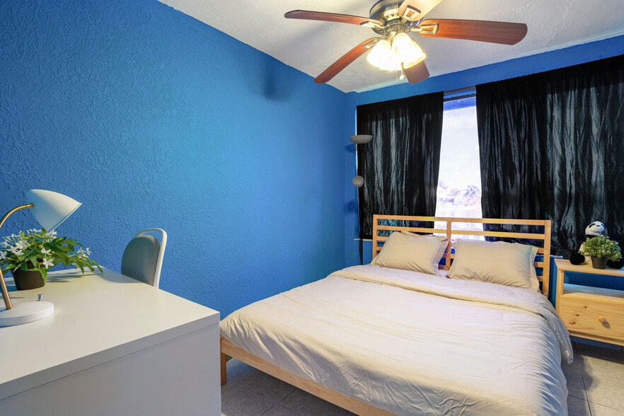 Building Photo - 1062 SW 135th Pl