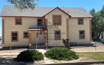 Building Photo - 902 W 11th St