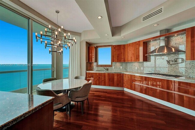 Building Photo - 16051 Collins Ave