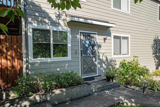 Building Photo - Two bedroom, Two bath Ground Floor Townhouse | Available Now