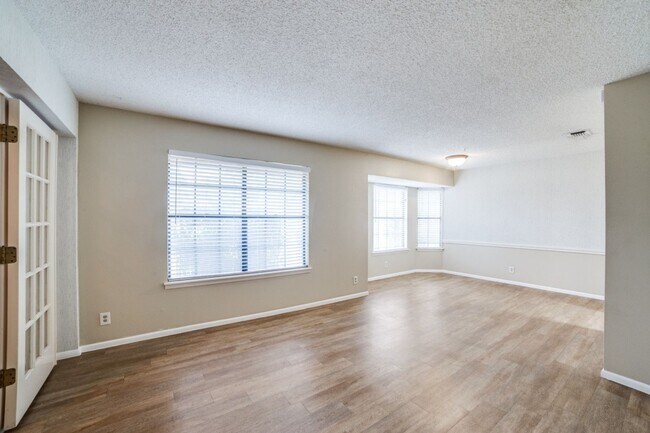 Building Photo - Thousand Oaks neighborhood! Over 1800 sqft!