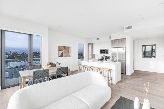 Building Photo - The Chandler