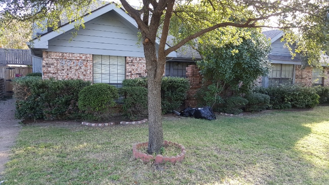 Building Photo - 9716 Summerwood Cir