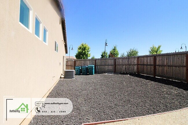 Building Photo - 4624 Pleasant Hills Dr