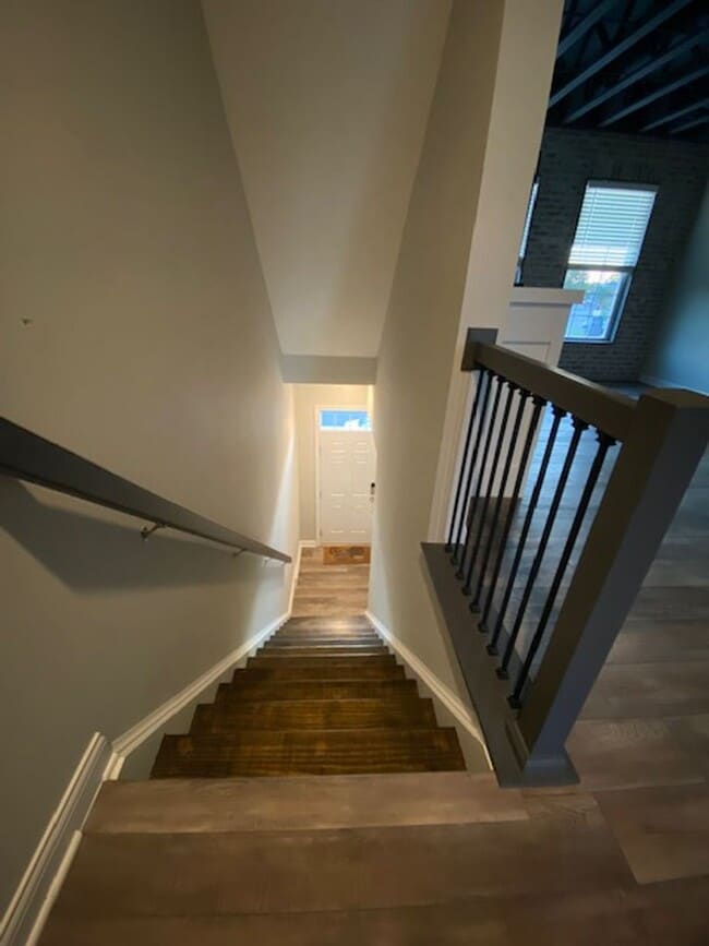 Building Photo - 2 Bed 2.5 Bath Townhome Available in Sprin...