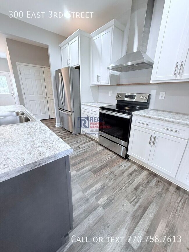 Building Photo - 300 E 3rd St NE