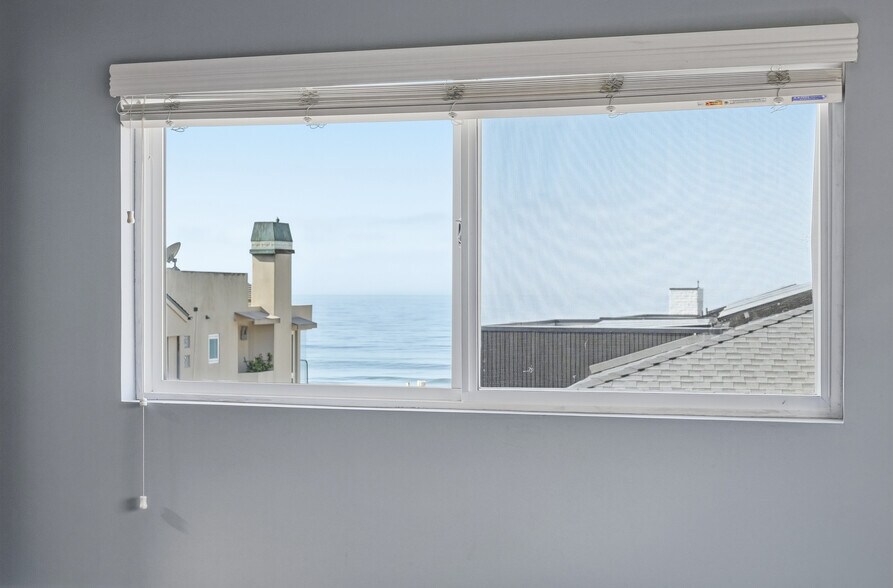 Building Photo - 116 5th Pl