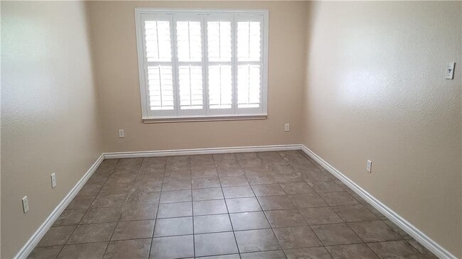 Building Photo - 11712 Larch Valley Dr