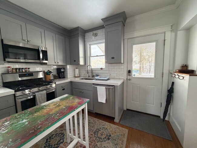 Building Photo - 1805 Baker Ave