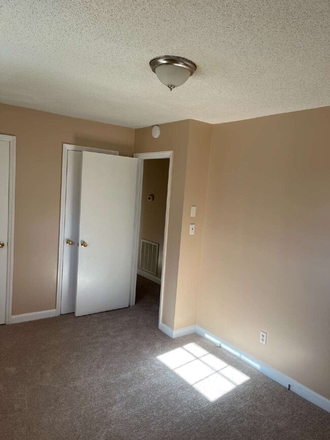 Building Photo - 3935 Yokley St