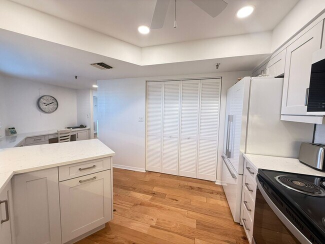 Building Photo - Luxury, furnished seasonal rental, Tequest...