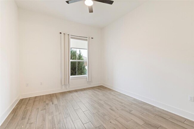 Building Photo - 12905 Padua Dr