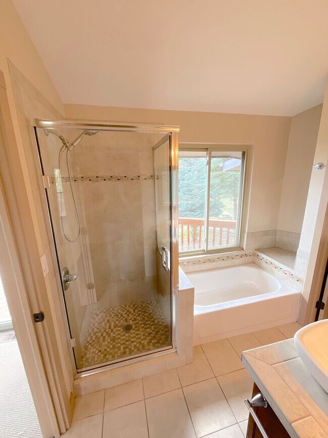 Building Photo - 5 Bedroom Home, 4.61 Acres, Available Near W Woodmen Rd & Westwood Rd!