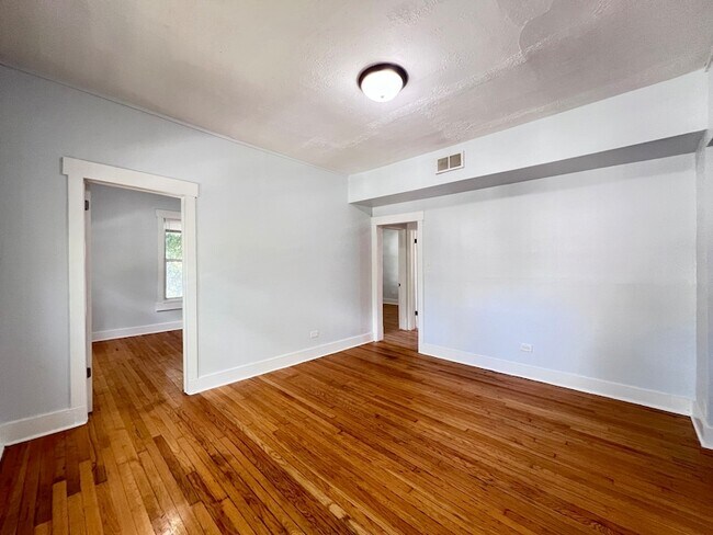 Building Photo - 2707 E 78th St