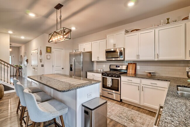 Building Photo - 310 Tulip Way