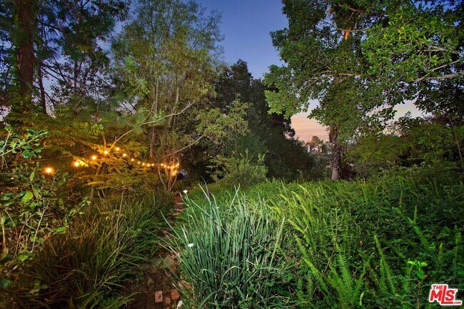 Building Photo - 3231 Coldwater Canyon Ln