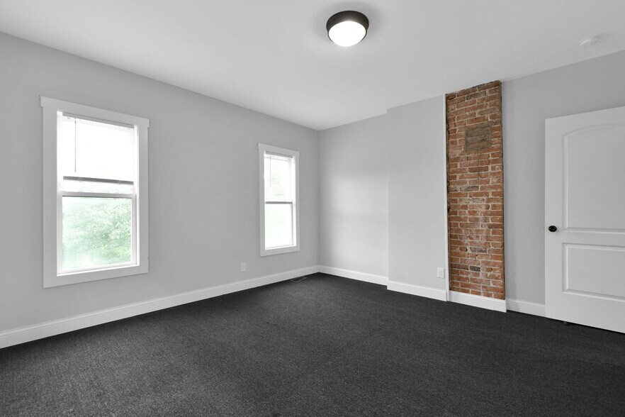Building Photo - 547 W 3rd Ave