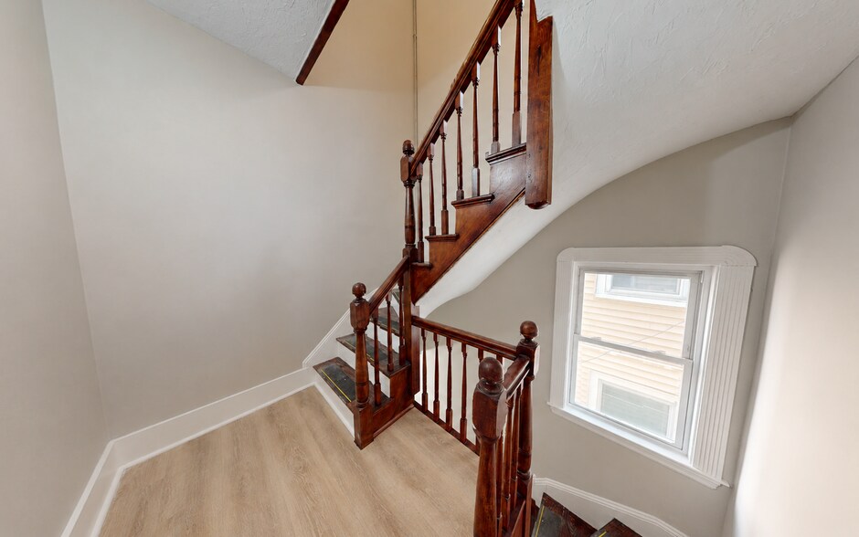 Building Photo - 205 Chelsea St