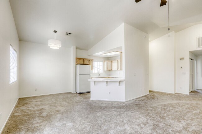 Building Photo - 2 bedroom condo with RARE attached 2 car g...